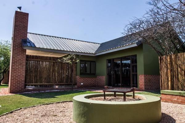 Chameleon Bush Lodge Hammanskraal Kültér fotó