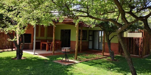 Chameleon Bush Lodge Hammanskraal Kültér fotó